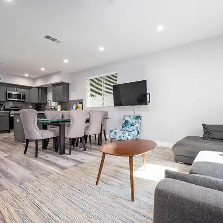 Luxury Living Steps Away From Downtown La Apartamento